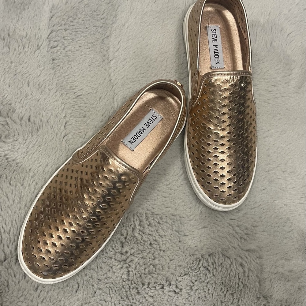 Steve Madden Rose gold sneakers flats